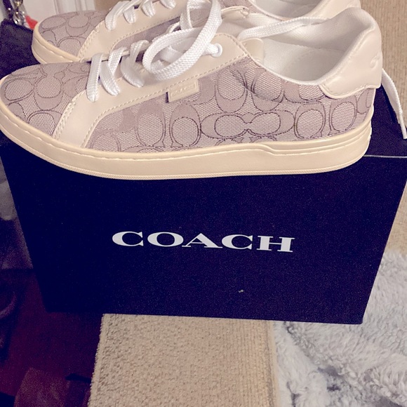 Size 8 - Picture 1 of 2